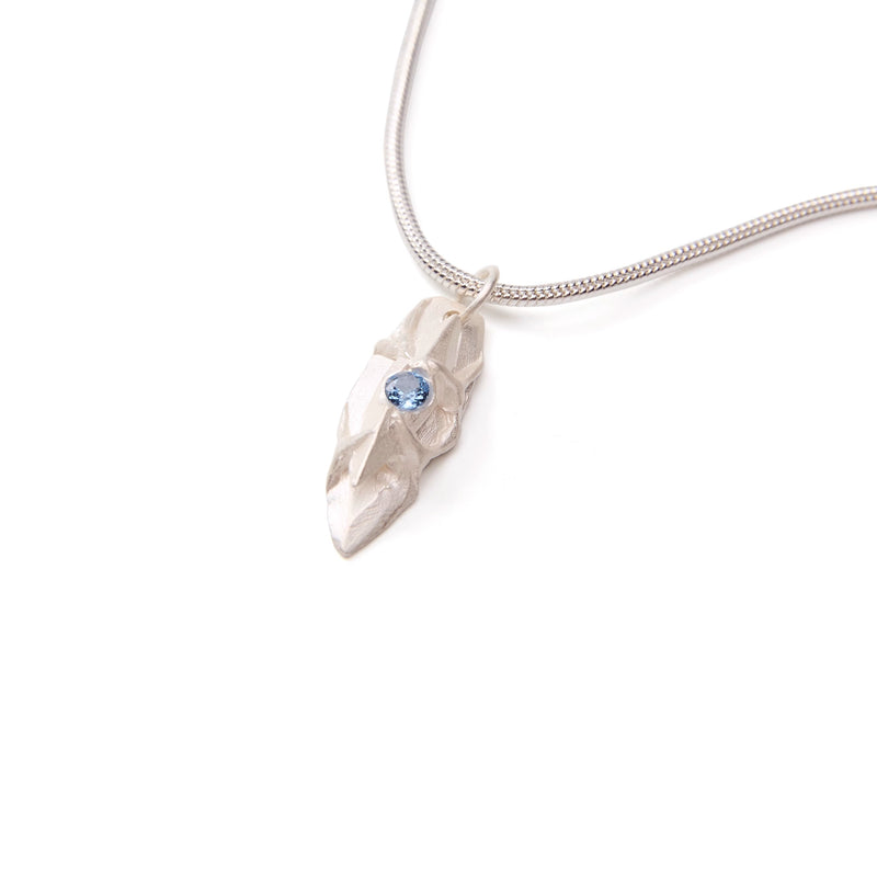 Ree diamond shaped unique texture pattern inlaid with sapphire 925 pure pendant necklace